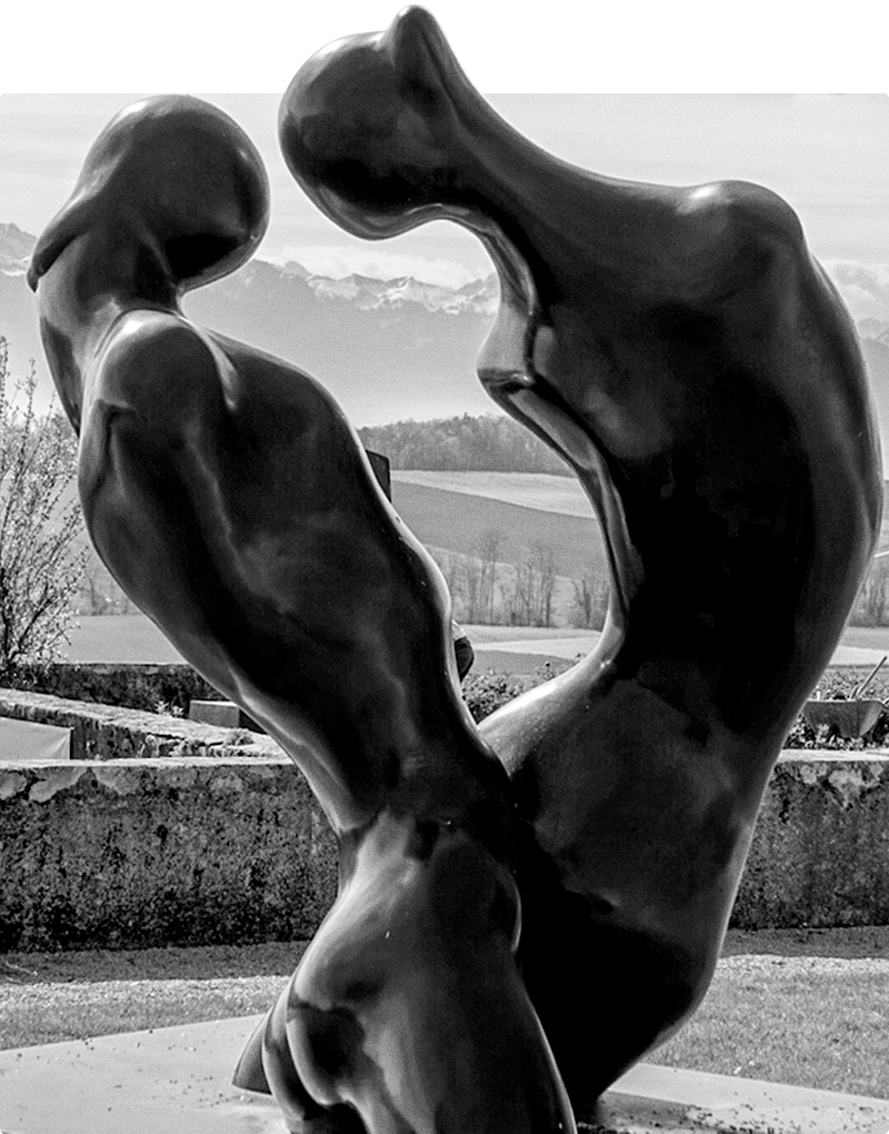 Oeuvre de Manuel Carbonell représentant deux personnes s'enlaçant, une danse délicat.