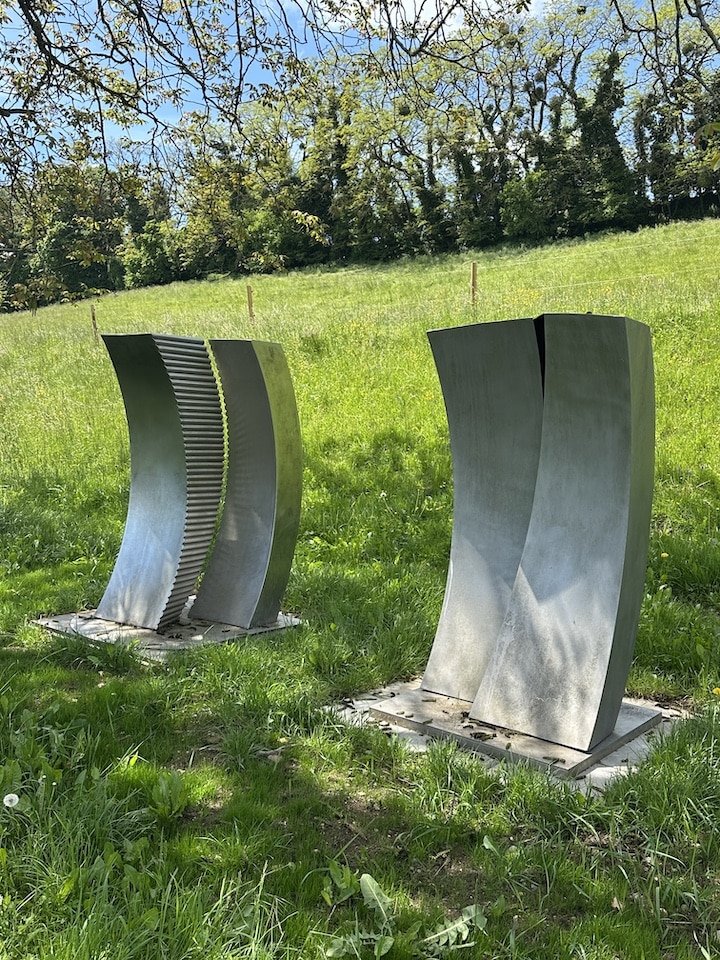 Deux oeuvres de l'artiste Manuel Torres à découvrir le long du sentier "Torres Walk" en sa mémoire