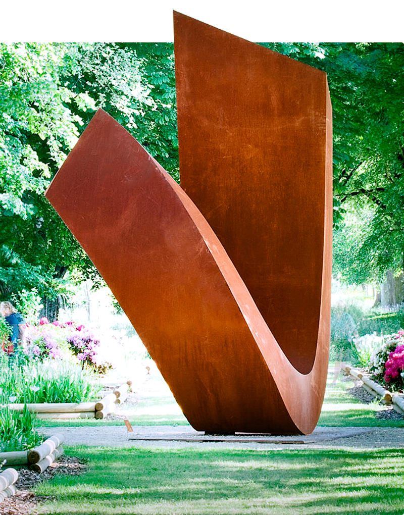 Work by Beverly Pepper in Corten steel in the Muni garden of Vullierens Castle.